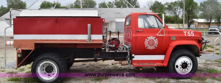 image for item E6396 1975 Chevrolet C65 water truck