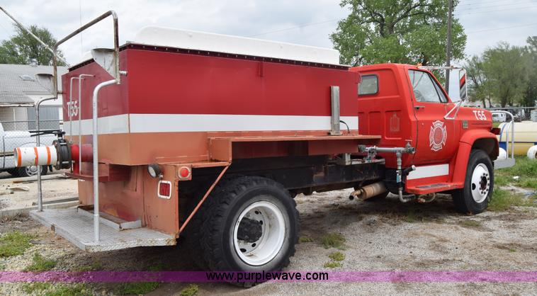 image for item E6396 1975 Chevrolet C65 water truck