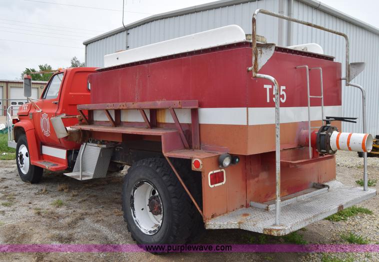 image for item E6396 1975 Chevrolet C65 water truck