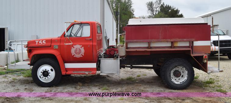 image for item E6396 1975 Chevrolet C65 water truck