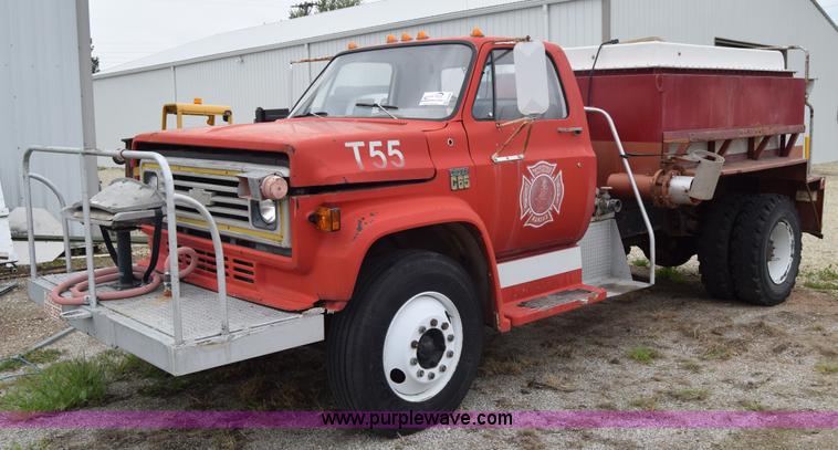 image for item E6396 1975 Chevrolet C65 water truck