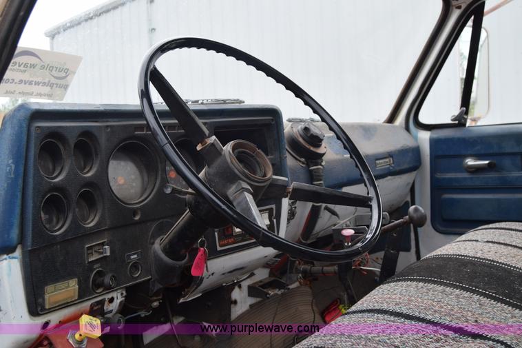 image for item E6396 1975 Chevrolet C65 water truck