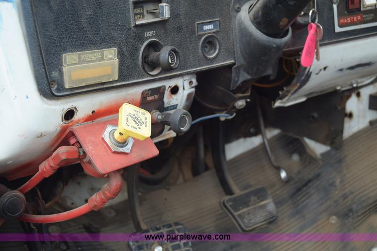 image for item E6396 1975 Chevrolet C65 water truck