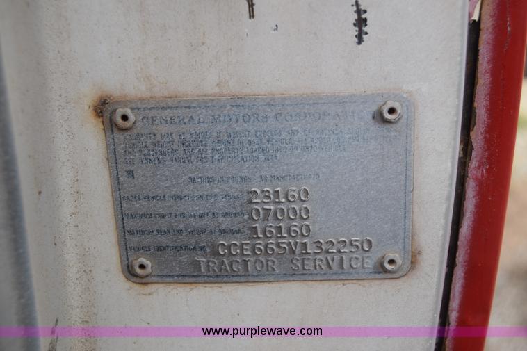 image for item E6396 1975 Chevrolet C65 water truck