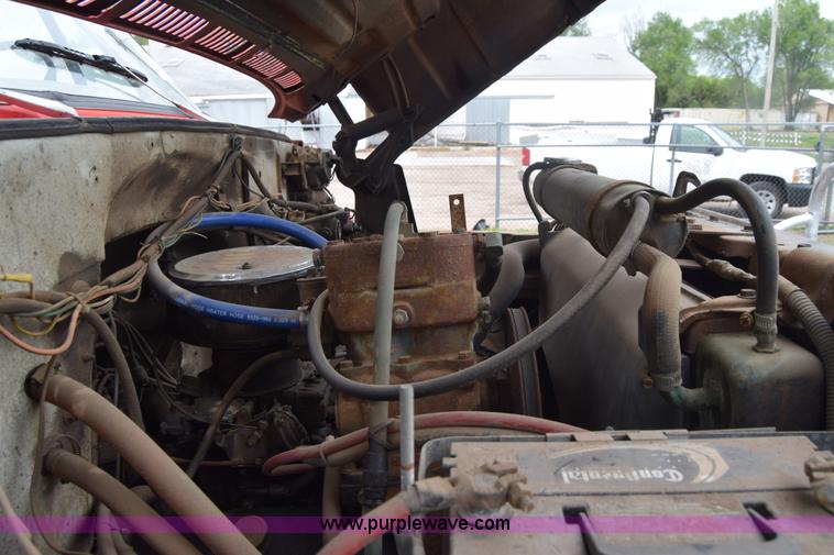 image for item E6396 1975 Chevrolet C65 water truck