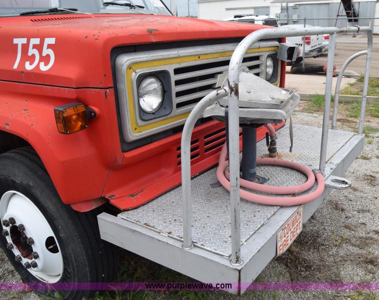 image for item E6396 1975 Chevrolet C65 water truck