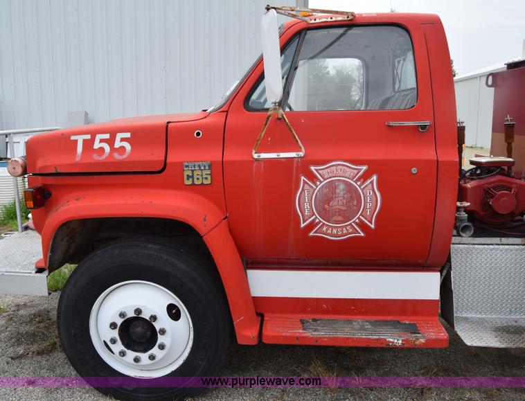 image for item E6396 1975 Chevrolet C65 water truck