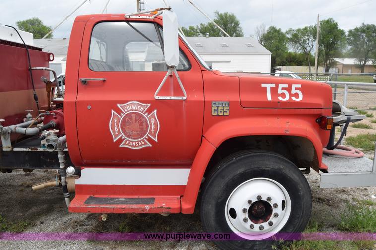 image for item E6396 1975 Chevrolet C65 water truck
