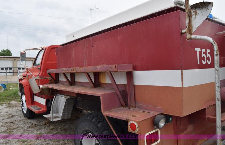 image for item E6396 1975 Chevrolet C65 water truck