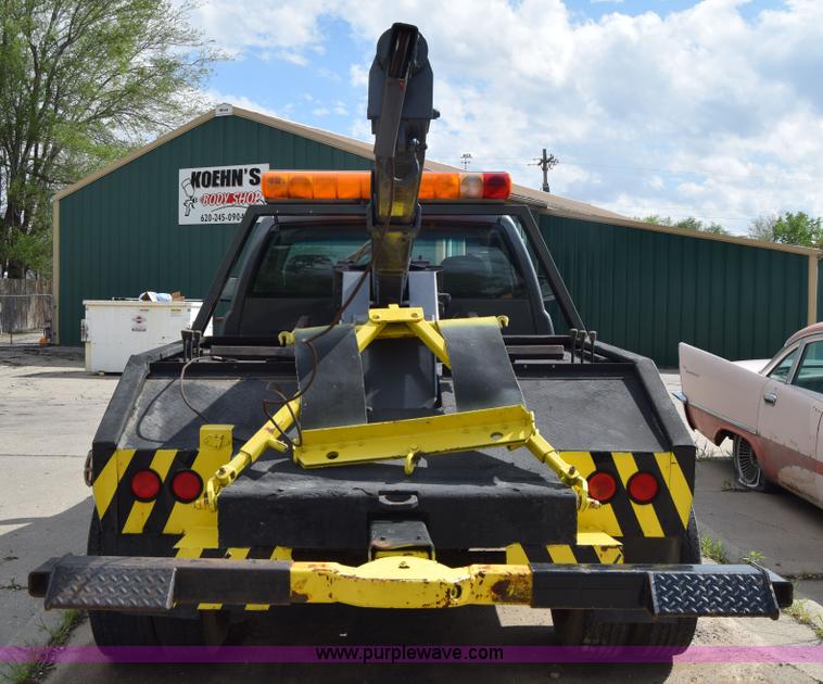 image for item E6401 2001 Chevrolet Silverado 2500HD tow truck