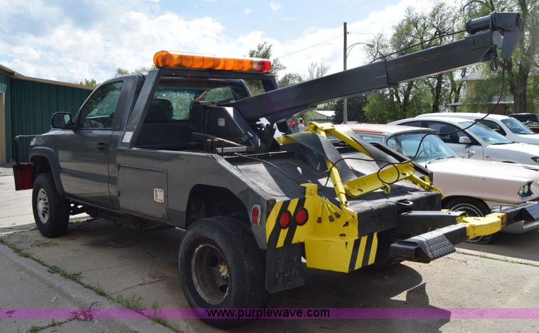 image for item E6401 2001 Chevrolet Silverado 2500HD tow truck