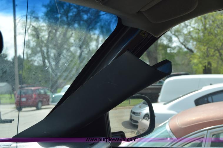 image for item E6401 2001 Chevrolet Silverado 2500HD tow truck