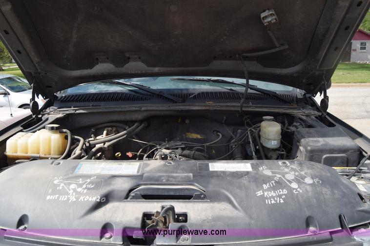 image for item E6401 2001 Chevrolet Silverado 2500HD tow truck