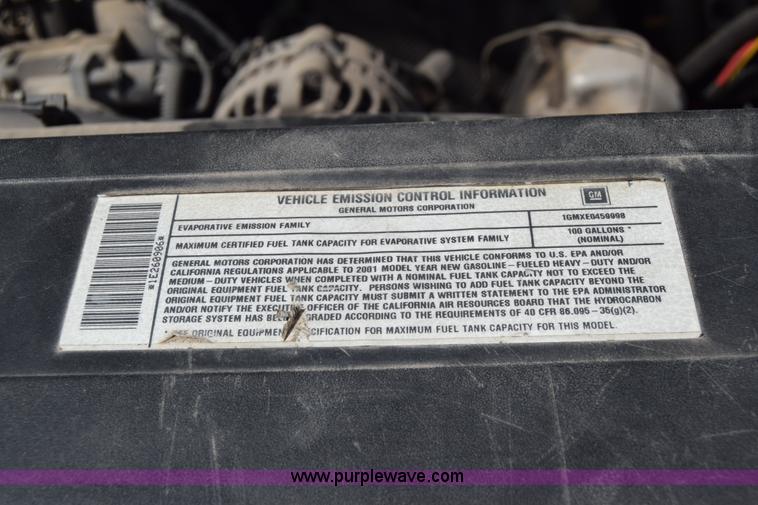 image for item E6401 2001 Chevrolet Silverado 2500HD tow truck