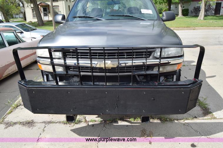image for item E6401 2001 Chevrolet Silverado 2500HD tow truck