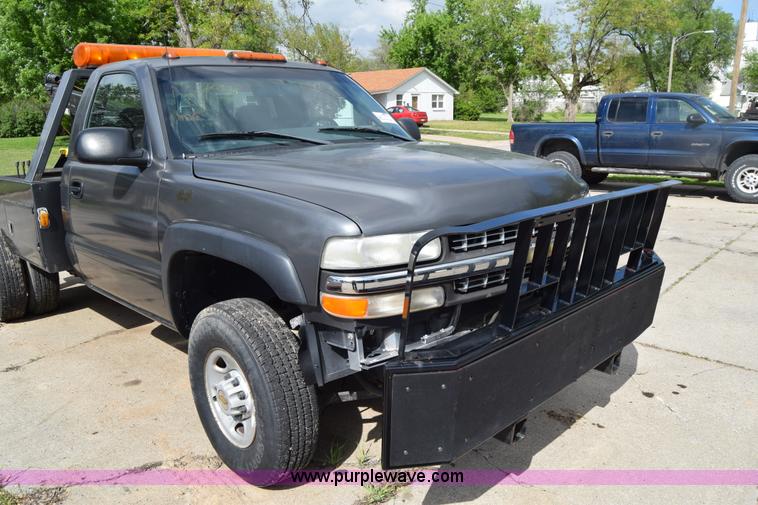 image for item E6401 2001 Chevrolet Silverado 2500HD tow truck