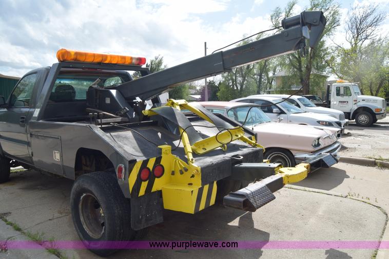 image for item E6401 2001 Chevrolet Silverado 2500HD tow truck