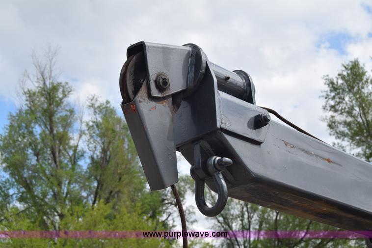 image for item E6401 2001 Chevrolet Silverado 2500HD tow truck