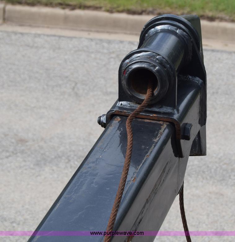 image for item E6401 2001 Chevrolet Silverado 2500HD tow truck