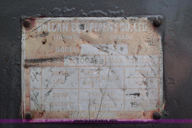 image for item E6401 2001 Chevrolet Silverado 2500HD tow truck