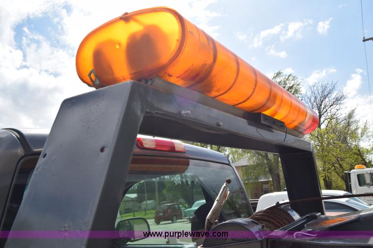 image for item E6401 2001 Chevrolet Silverado 2500HD tow truck