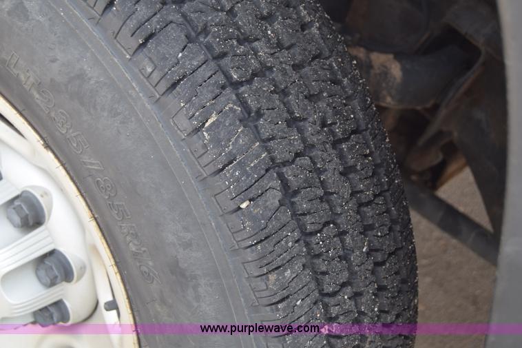 image for item E6401 2001 Chevrolet Silverado 2500HD tow truck