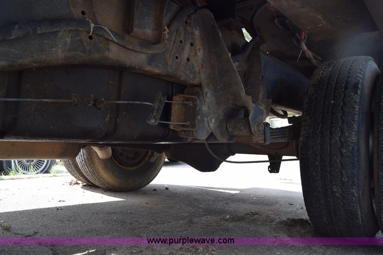 image for item E6401 2001 Chevrolet Silverado 2500HD tow truck