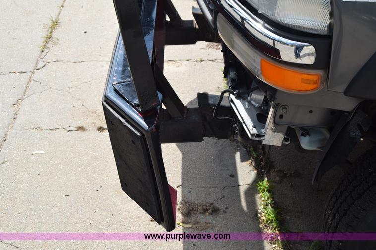 image for item E6401 2001 Chevrolet Silverado 2500HD tow truck