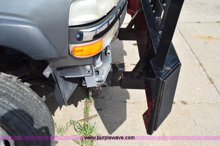 image for item E6401 2001 Chevrolet Silverado 2500HD tow truck