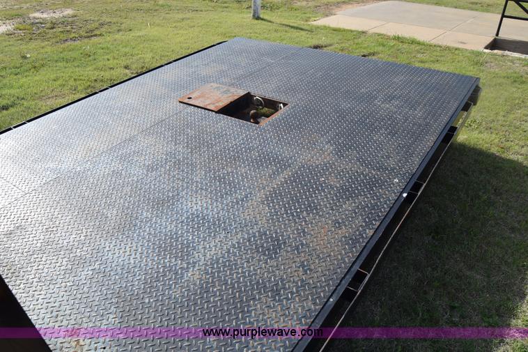 image for item E6402 11' x 8' flatbed