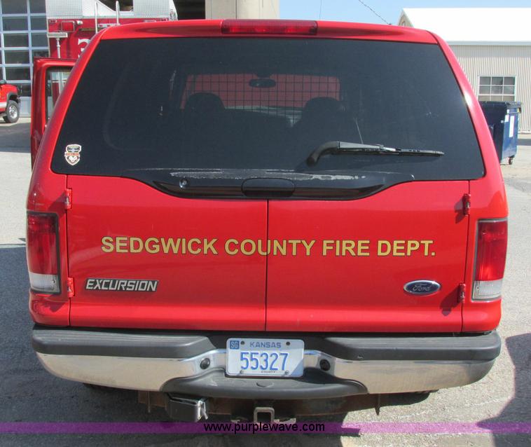 image for item E6419 2001 Ford Excursion SUV