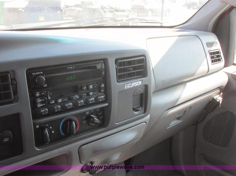 image for item E6419 2001 Ford Excursion SUV