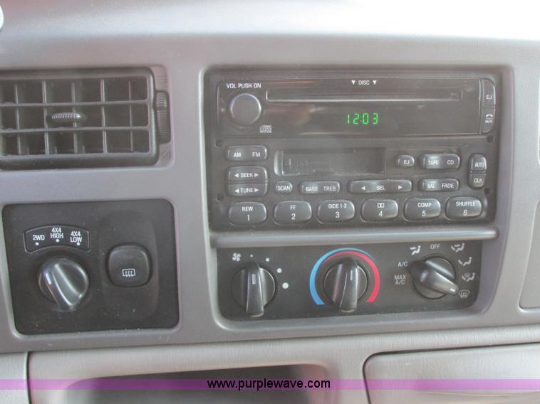 image for item E6419 2001 Ford Excursion SUV