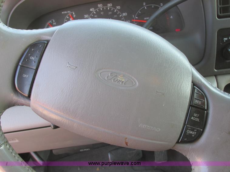 image for item E6419 2001 Ford Excursion SUV