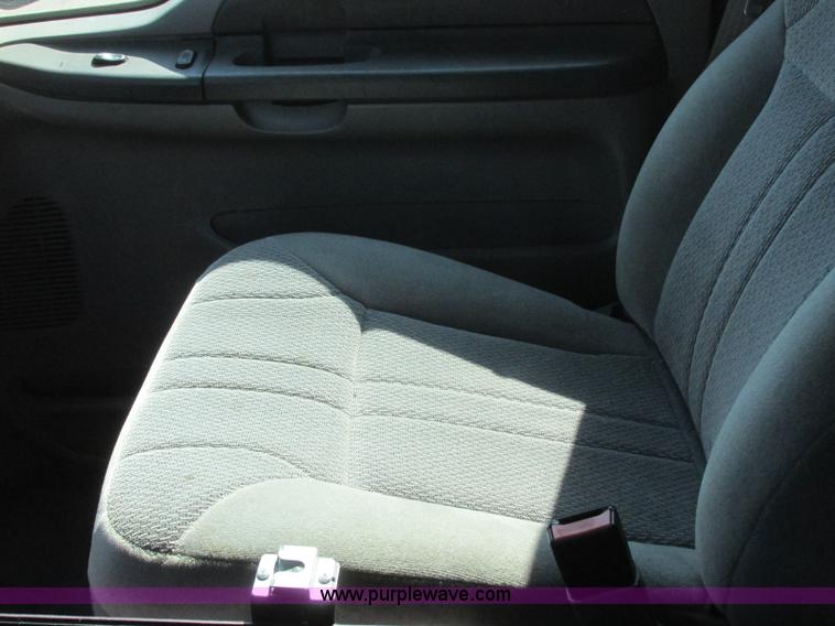 image for item E6419 2001 Ford Excursion SUV