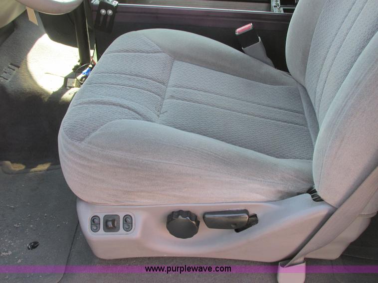 image for item E6419 2001 Ford Excursion SUV