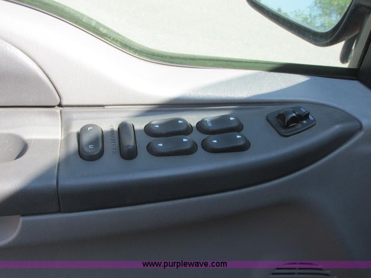 image for item E6419 2001 Ford Excursion SUV