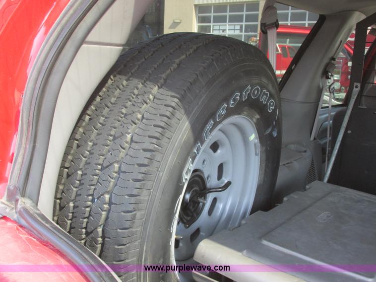 image for item E6419 2001 Ford Excursion SUV