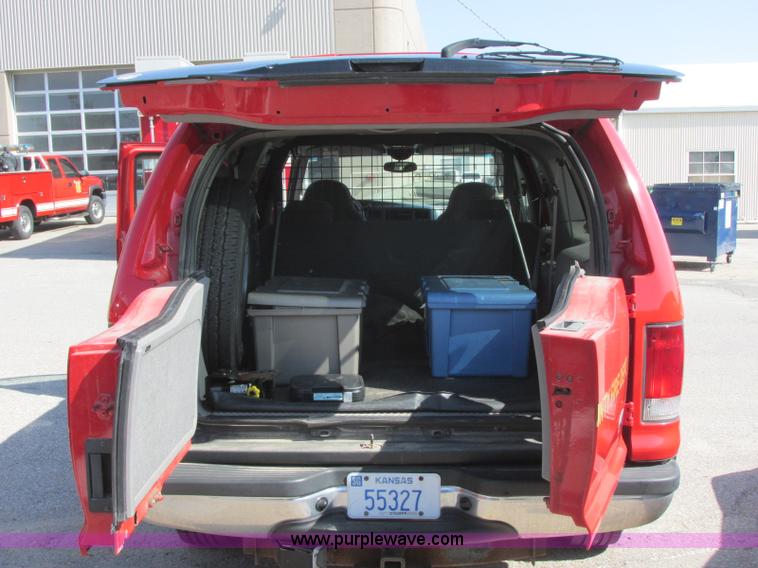 image for item E6419 2001 Ford Excursion SUV
