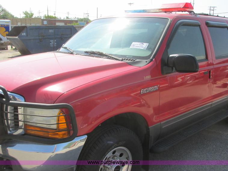 image for item E6419 2001 Ford Excursion SUV