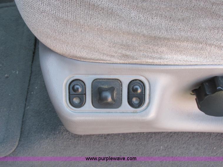 image for item E6419 2001 Ford Excursion SUV