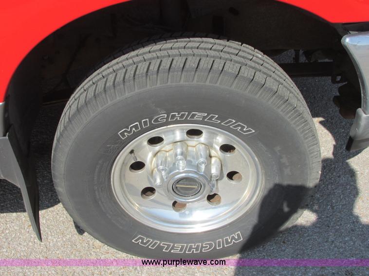 image for item E6419 2001 Ford Excursion SUV