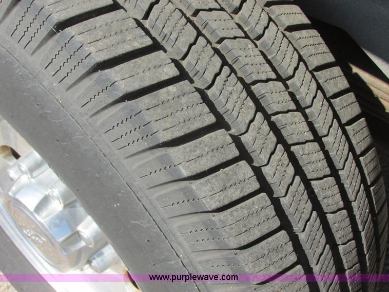 image for item E6419 2001 Ford Excursion SUV