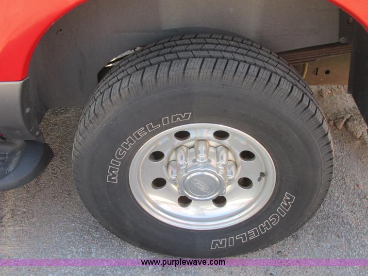 image for item E6419 2001 Ford Excursion SUV