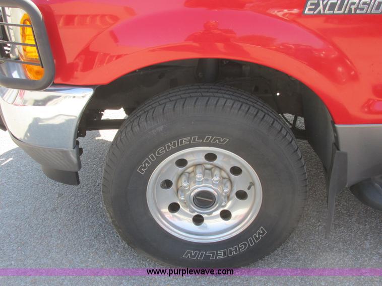image for item E6419 2001 Ford Excursion SUV