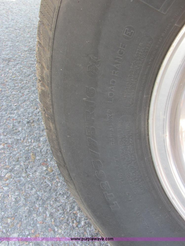 image for item E6419 2001 Ford Excursion SUV