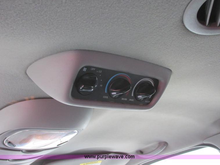 image for item E6419 2001 Ford Excursion SUV