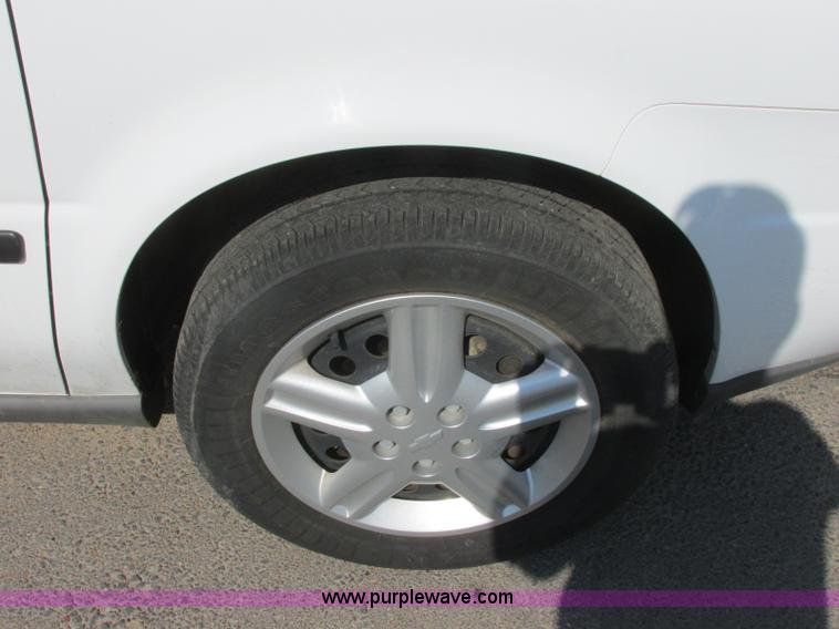 image for item E6420 2005 Chevrolet Uplander van