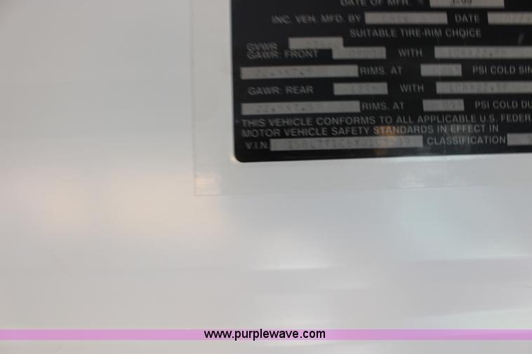 image for item F7681 1999 Chevrolet B7 Blue Bird school bus