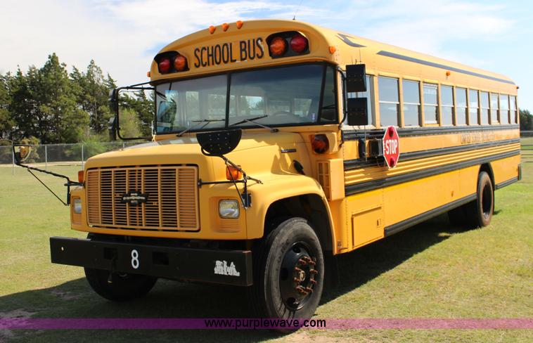 image for item F7682 1999 Chevrolet B7 school bus